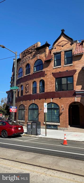 Building Photo - 3859 Lancaster Ave