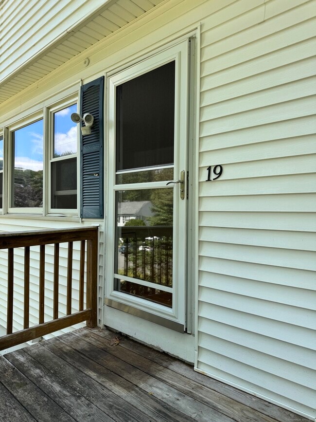 Building Photo - 19 Granite Dr