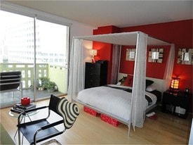 Building Photo - 2016 Main St