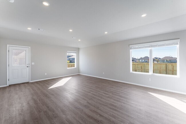 Building Photo - Welcome to your dream home *MOVE IN SPECIAL!*