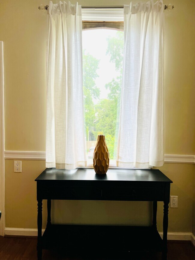 Building Photo - 178 Regent St