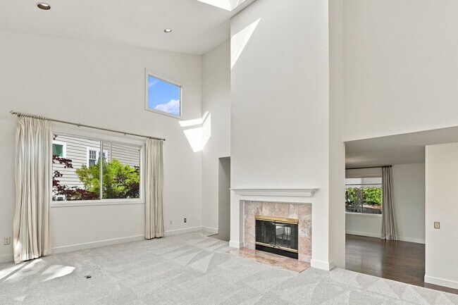 Building Photo - 25 Biscayne Ct