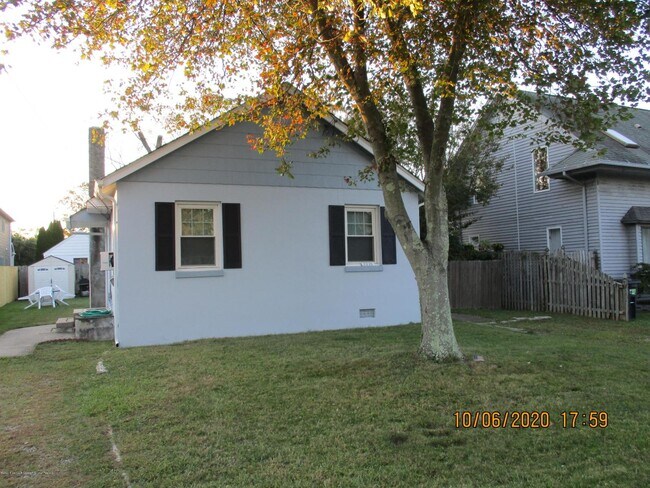 Building Photo - 1215 Lister St