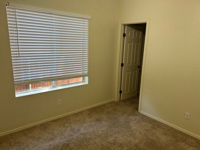 Building Photo - Available for immediate occupancy 4 bedroo...