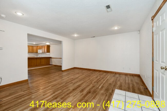 Building Photo - 1257 E Lakewood St