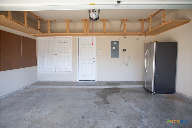 Building Photo - 6006 Ambrose Cir