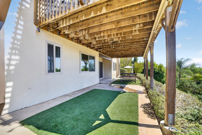 Building Photo - 14058 Tierra Bonita Rd