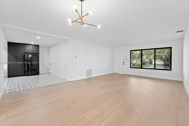 Building Photo - 1240 NE 138th St