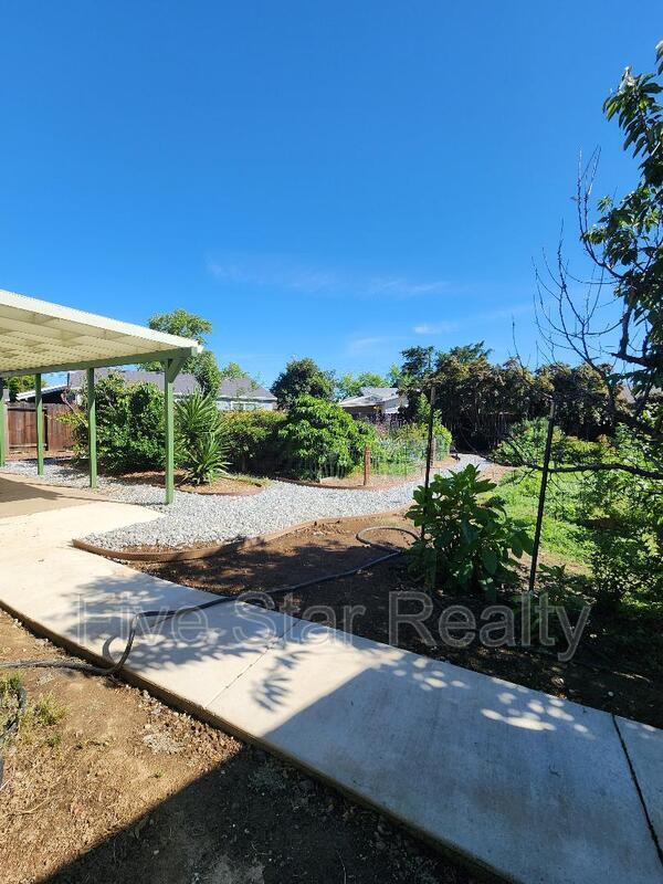 Building Photo - 544 Laurel Dr