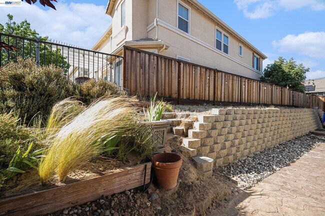 Building Photo - 355 Pebble Beach Dr