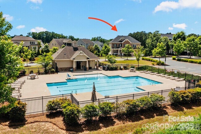 Building Photo - 8634 Shadetree St