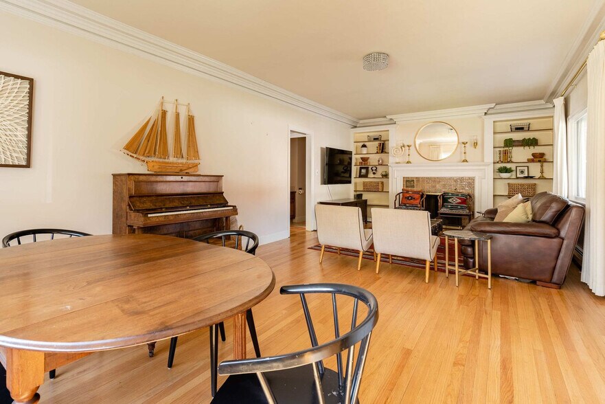 Building Photo - 917 SE 25th Ave