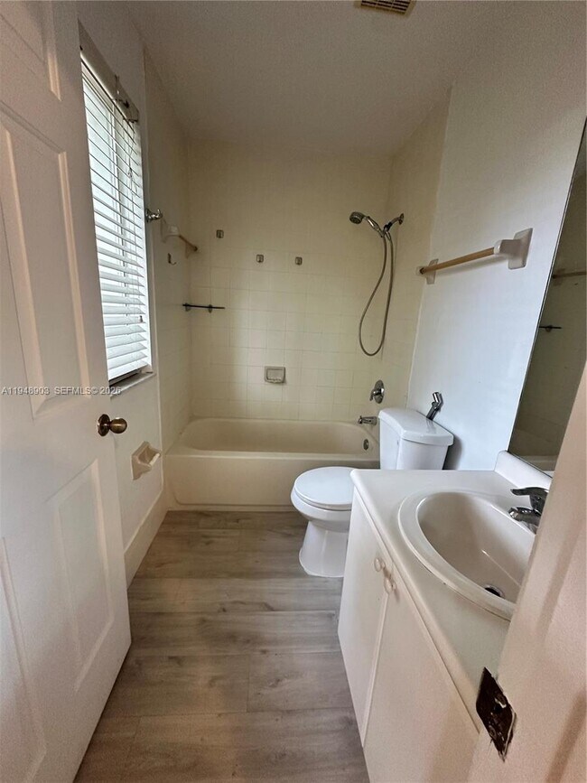 Building Photo - 1481 SE 24th Ct