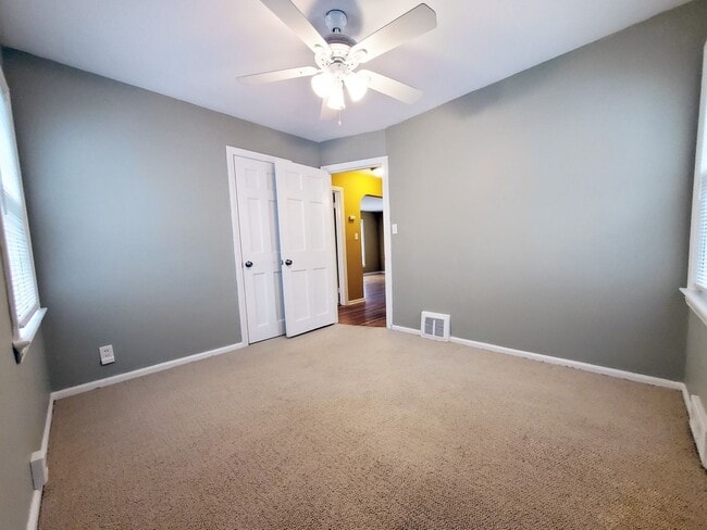 Building Photo - 4 Bed - 1 Bath Bungalow for Rent