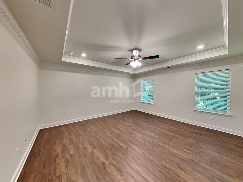 Building Photo - 2062 Windsor Park Ave