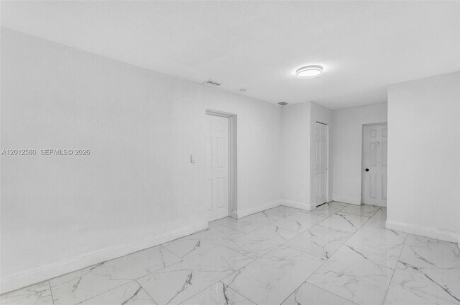 Building Photo - 4530 SW 25th St