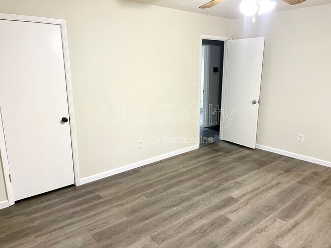 Building Photo - 5165 Fairforest Dr