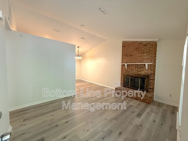 Building Photo - 5522 Great Wagon Rd