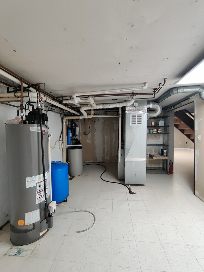 Building Photo - 220 E Pleasant St