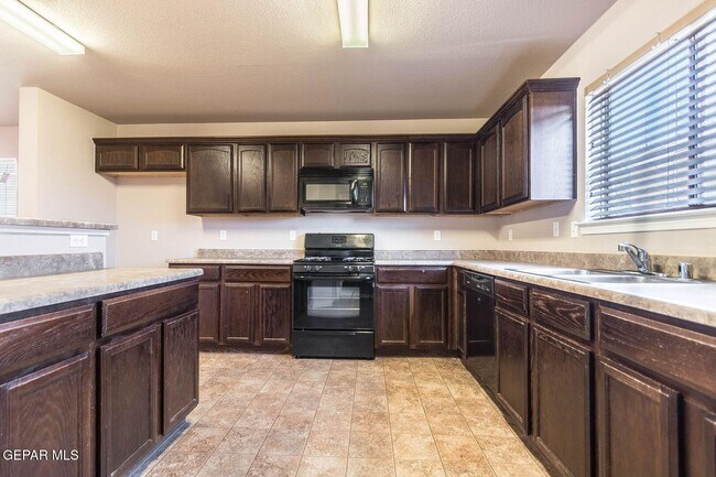 Building Photo - 14272 Lasso Rock Dr