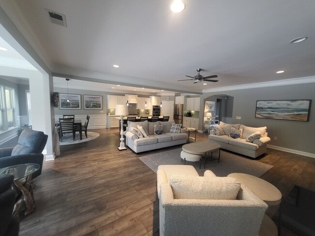 Building Photo - REDUCED!  5 bedroom/4 bath house in Berkshire Forest