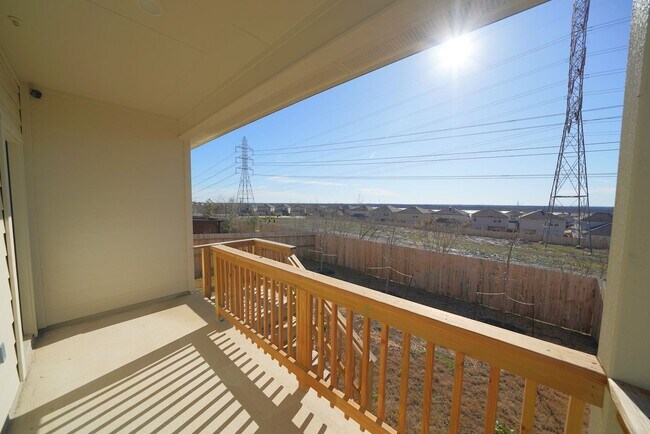 Building Photo - Like-New Home in Applewood Neighborhood. Realtor Commission: $600