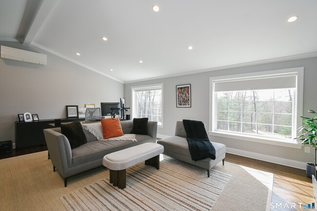 Building Photo - 50 1/2 Mountain Spring Rd