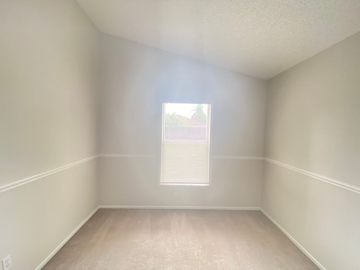 Building Photo - Ready to Move in!! Must See! Lake Mary Com...
