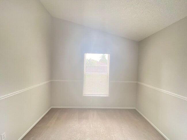 Building Photo - Lake Mary!  Ready to Move in!! Spacious 4/...