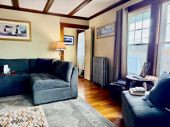 Building Photo - 740 Belmont St