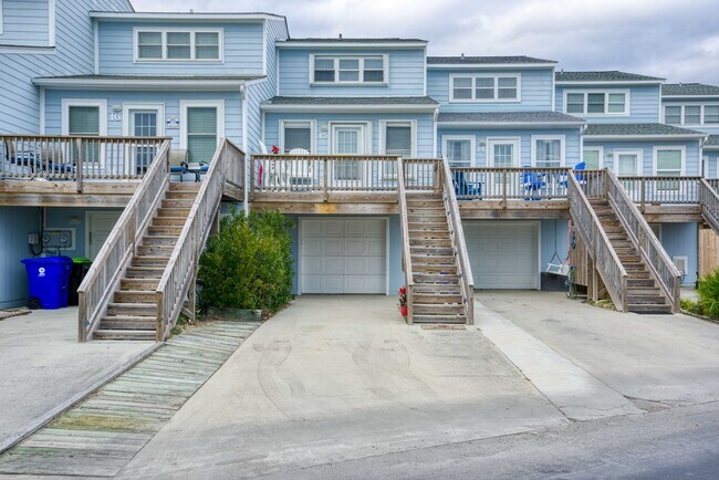 Building Photo - Jolly Roger @ 15 Bermuda Landing