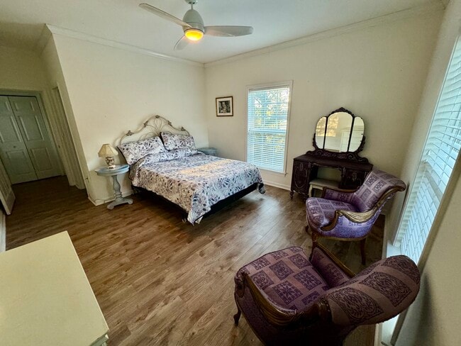 Building Photo - 462 Wind Mill Point Rd