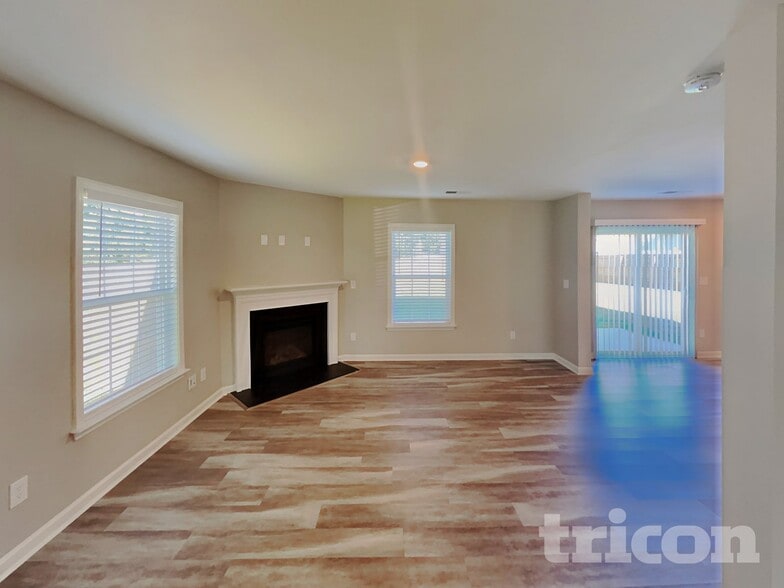 Building Photo - 2355 Whisperwood St