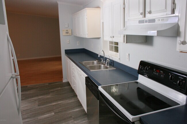 Building Photo - 811 Red Lighthouse Ln