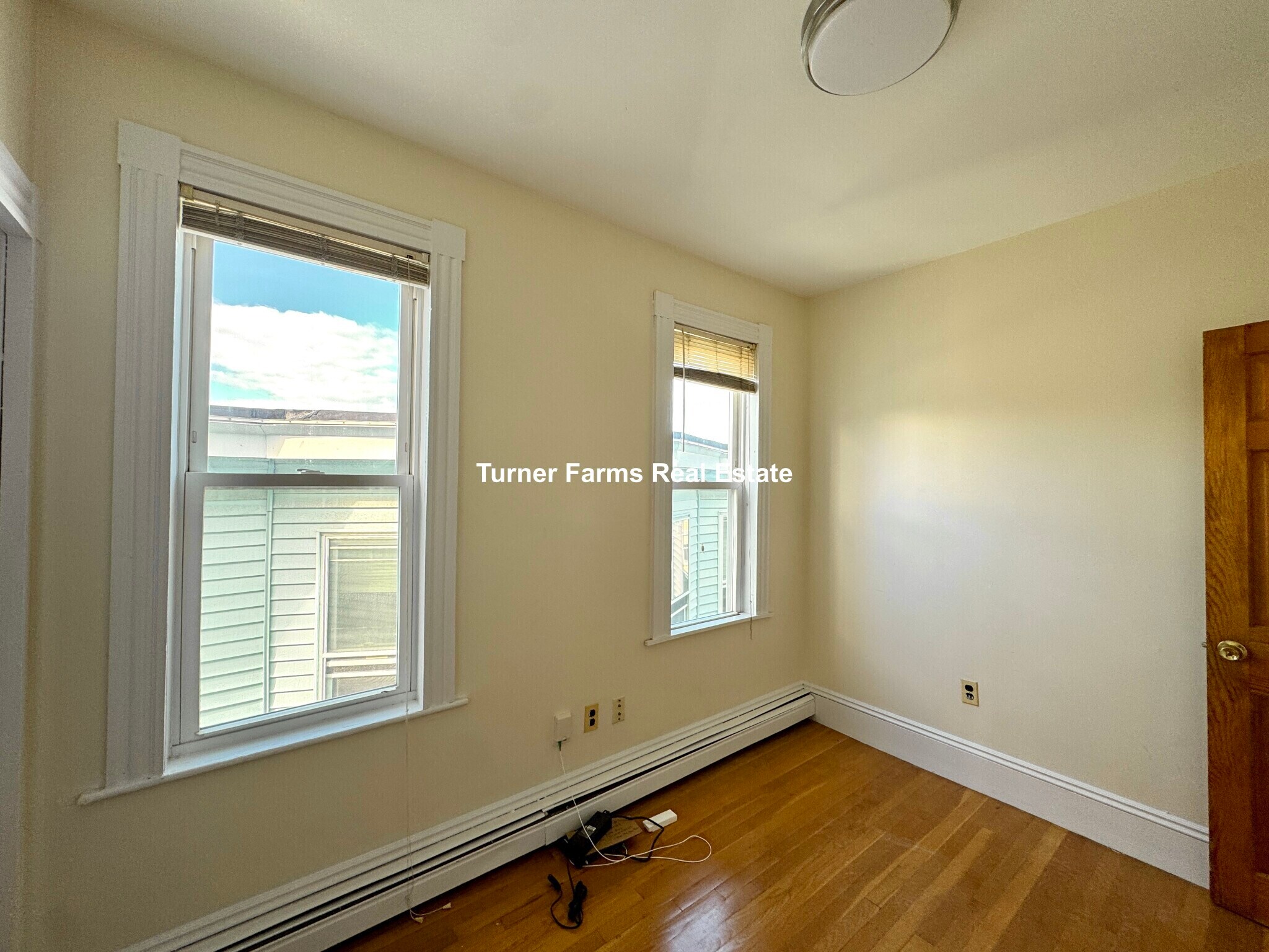 Building Photo - 144 Hillside St