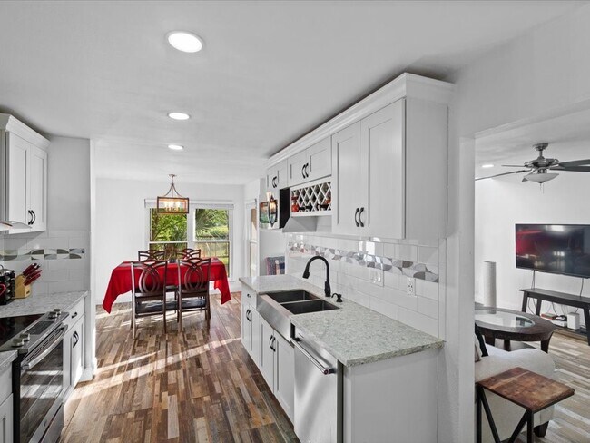 Building Photo - 15932 Seahorse Dr