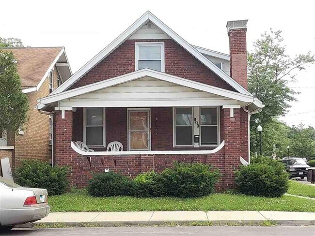 Primary Photo - 800 E McClure