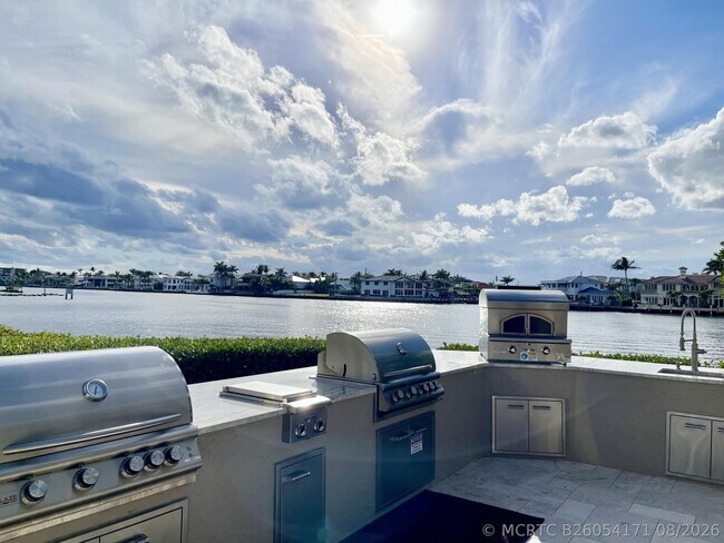 Building Photo - 3606 S Ocean Blvd