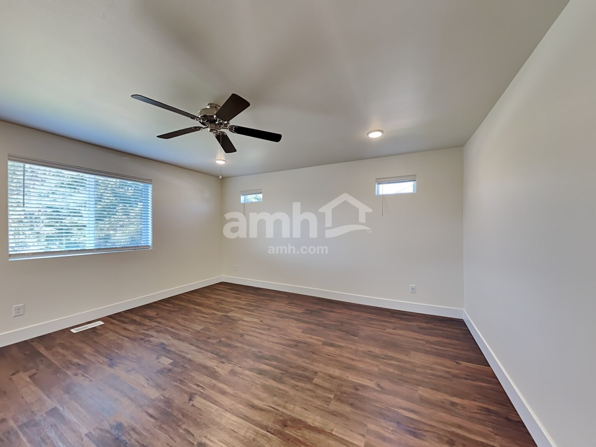 Building Photo - 305 Smith Dr