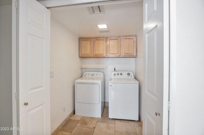 Building Photo - 6305 N 30th Ct
