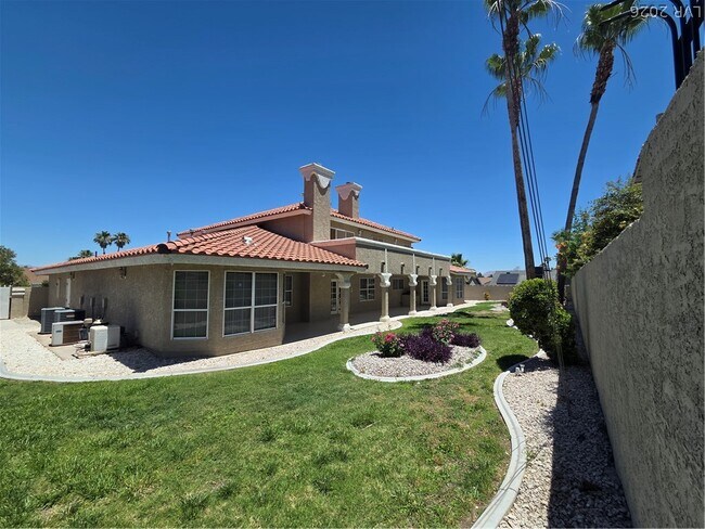 Building Photo - 3013 W Oakey Blvd