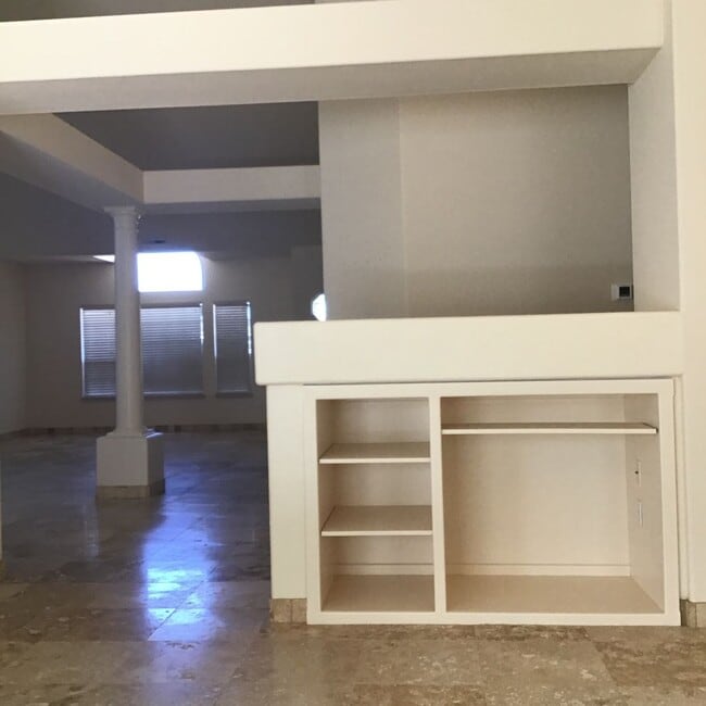 Building Photo - 4 Bedroom 2 Bath Home in Yuba City