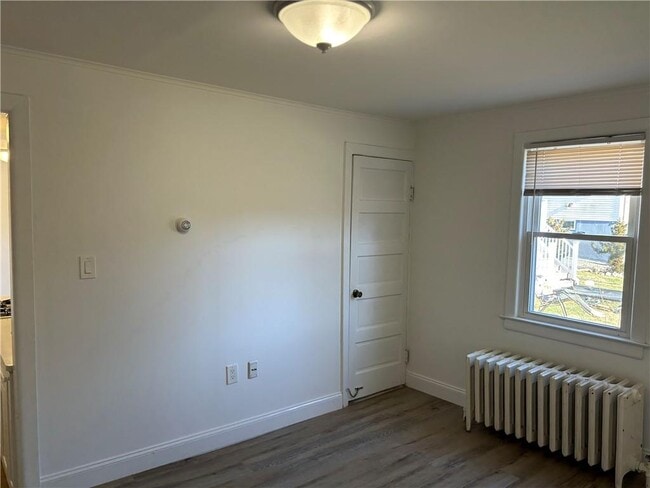 Building Photo - 306 5th St