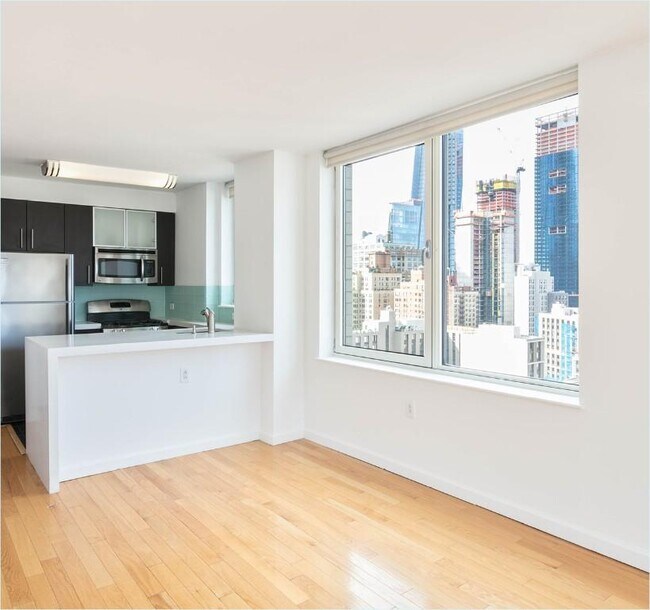 Building Photo - 3 bedroom in New York NY 10018