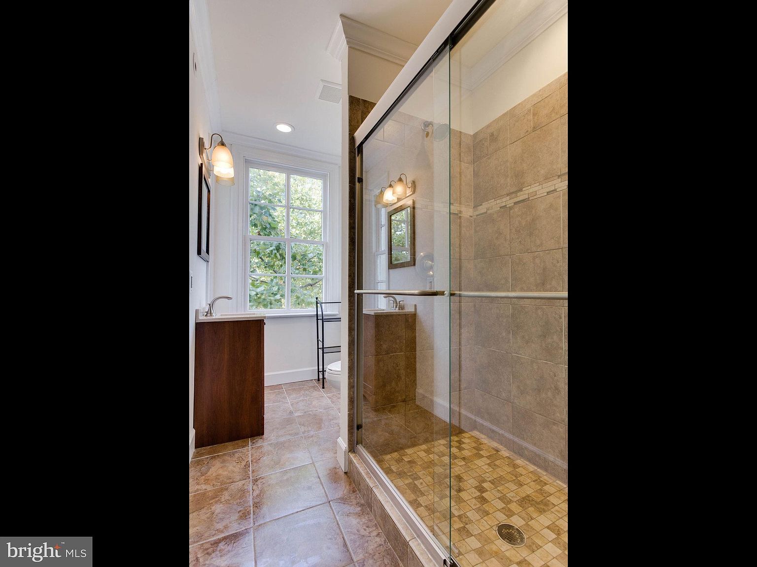 Full Bath off of Kitchen/Dining - 322 S Washington St