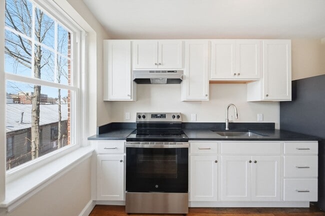 Building Photo - 41 Richardson Ave