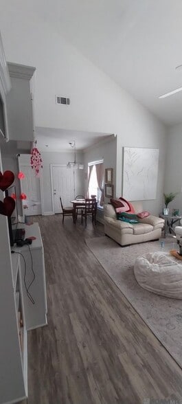 Building Photo - 710 E Boyd Dr