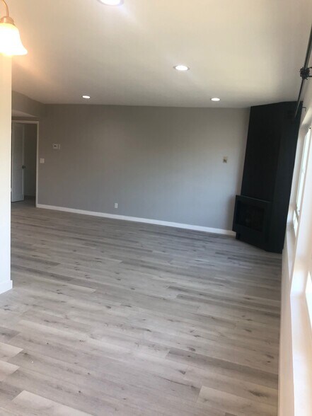 Building Photo - 10823 Camarillo St