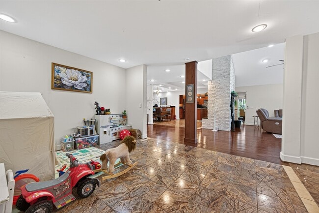 Building Photo - 16914 Creeksouth Rd