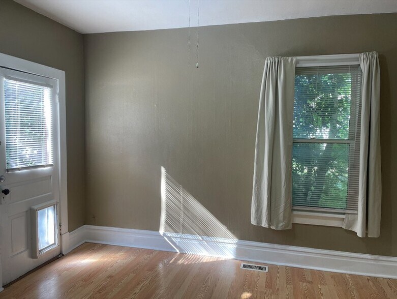 Building Photo - 265 N 600 W